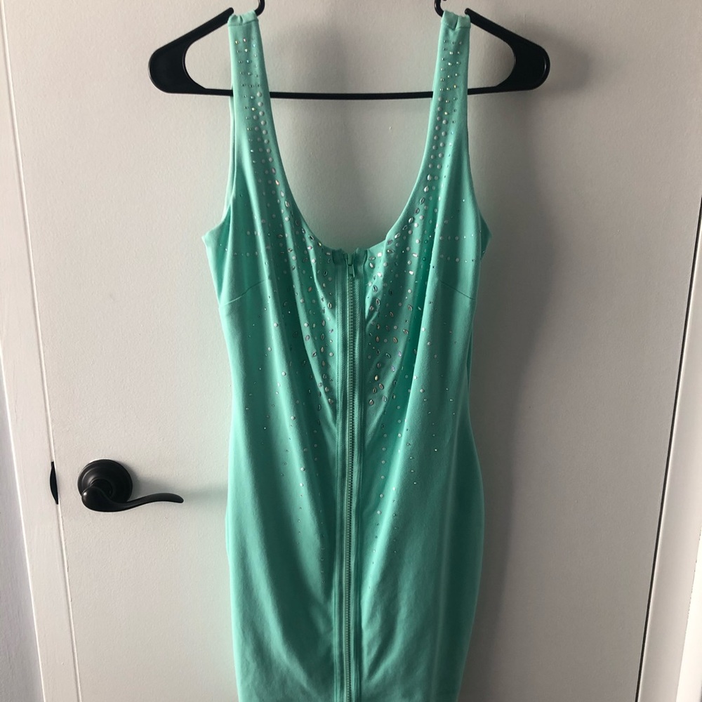 Turquoise body con Bebe dress